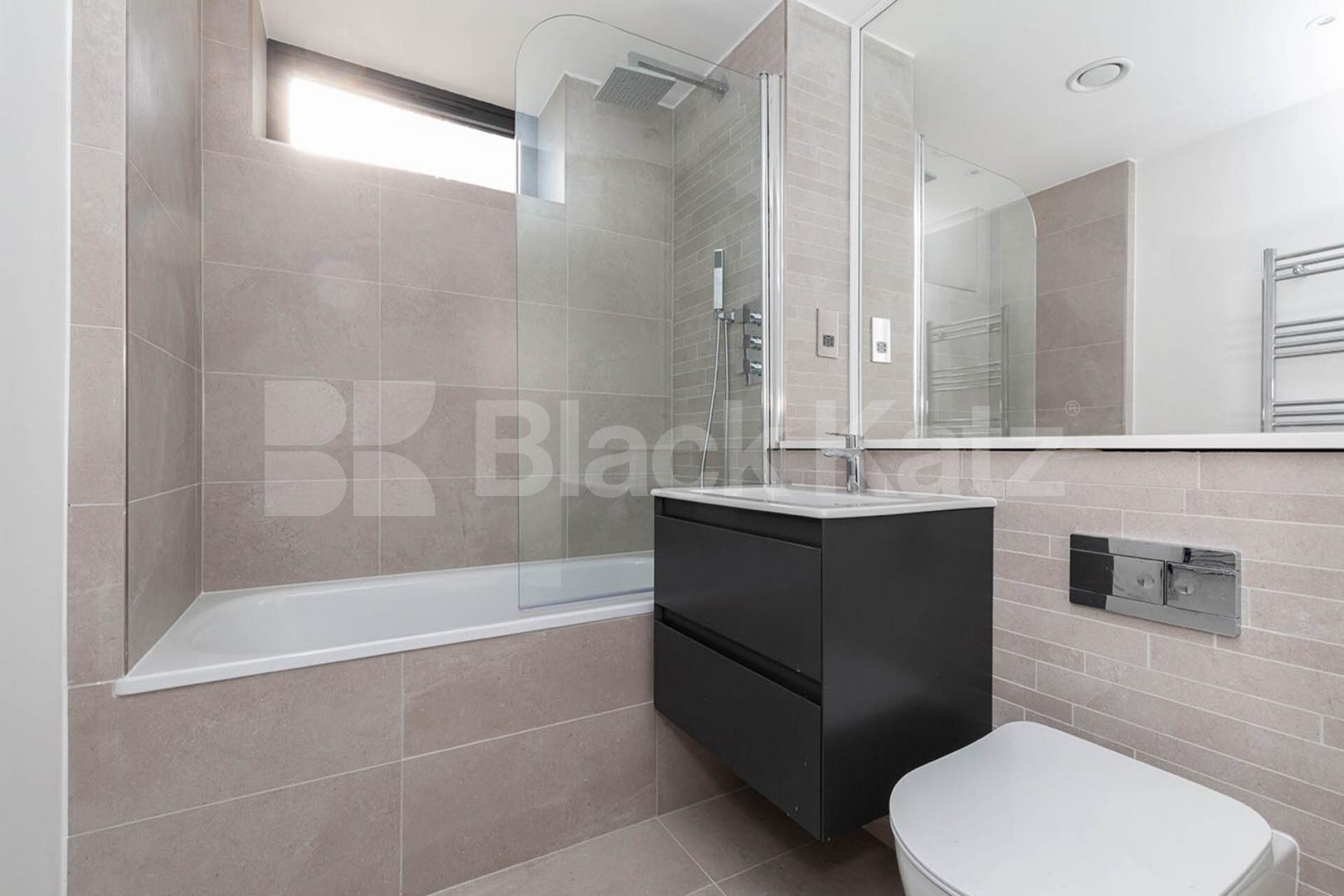 Spacious 600sq ft 1 bedroom apartment with a private terrace Tottenham Lane, Crouch End 